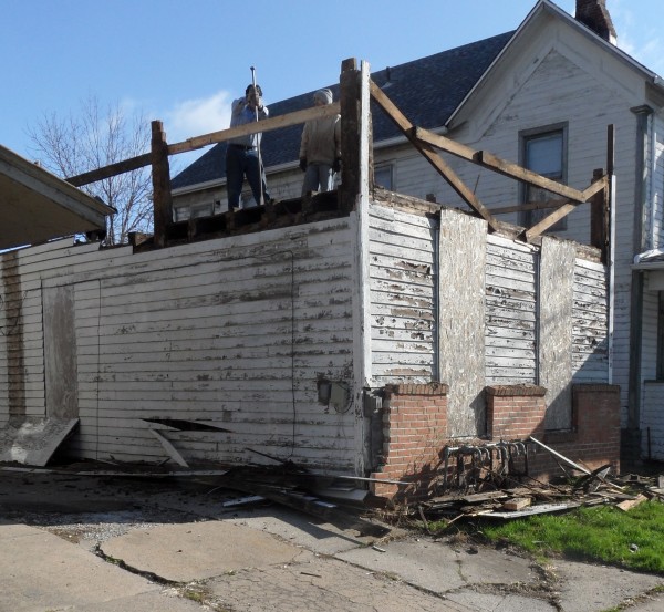 Two condemned houses on West Mansfield Street bite the dust Crawford
