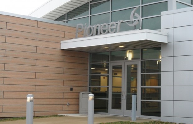 Guinther receives Byron H. Carmean Award Guinther receives Byron H. Carmean Award