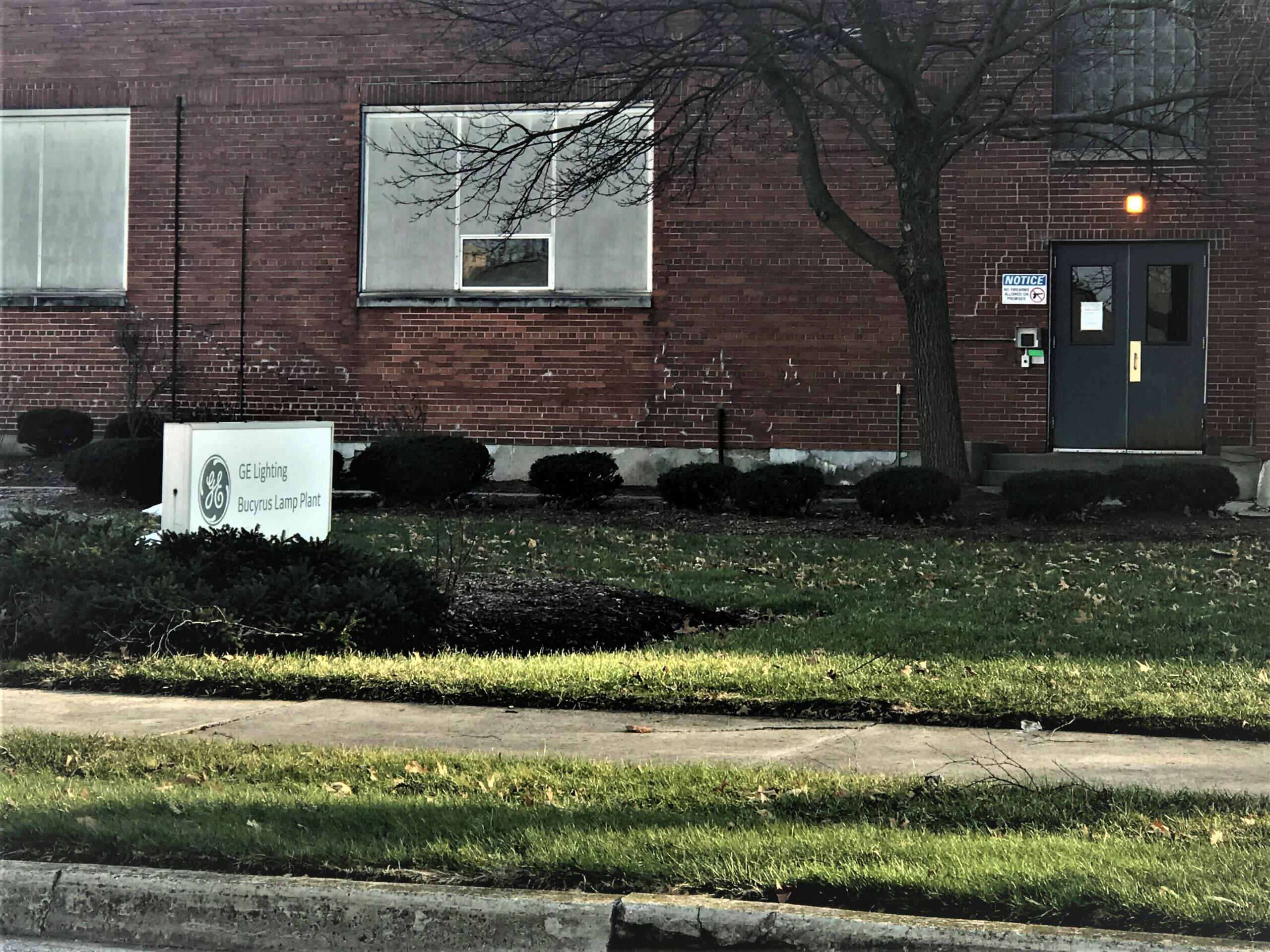 Pressure on Walmart to halt outsourcing of its Light Bulb manufacturing jobs gains traction as Bucyrus officials take fight to the top Pressure on Walmart to halt outsourcing of its Light Bulb manufacturing jobs gains traction as Bucyrus officials take fight to the top