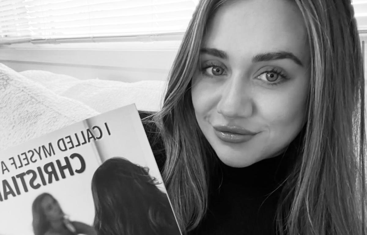 Picture of author Reegyn Maree holding her book.